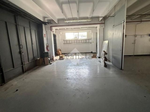 Capannone in affitto di 500 m² in Via Monviso, 42