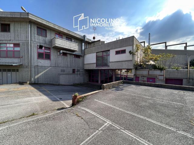 Capannone in affitto di 500 m² in Via Martiri