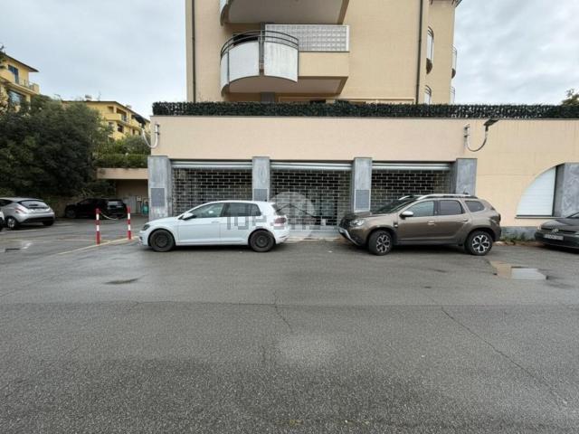 Capannone in affitto di 500 m² in Via Terralba