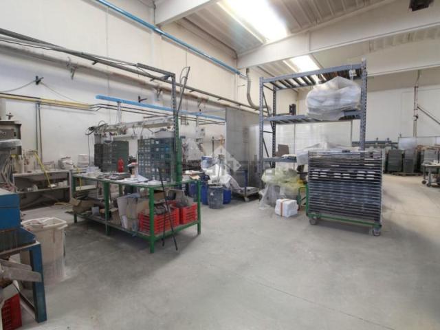 Capannone in affitto di 500 m² in Via Trentino Alto Adige