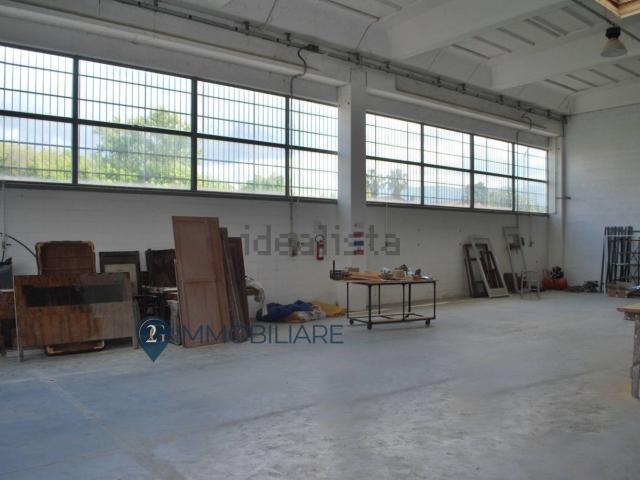 Capannone in affitto di 500 m² in Via Variante Aurelia, 4