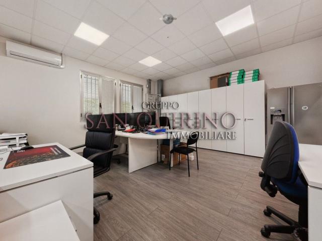 Capannone in affitto di 500 m² in Viale Antonio Gramsci, 284