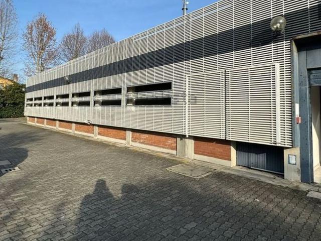 Capannone in affitto di 505 m² in Via Giuseppe Parini