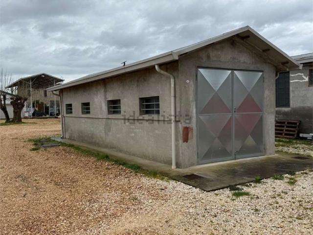 Capannone in affitto di 50 m² in Via Brando Brandi