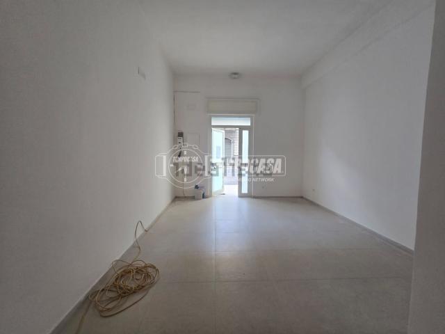Capannone in affitto di 50 m² in Via Croce