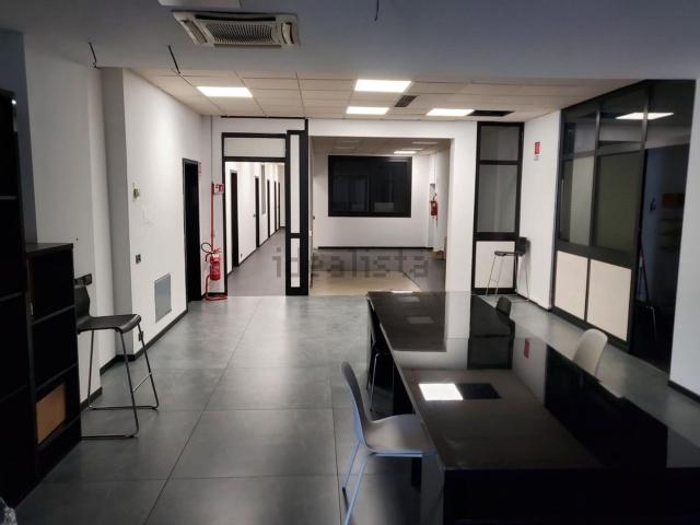 Capannone in affitto di 5100 m²