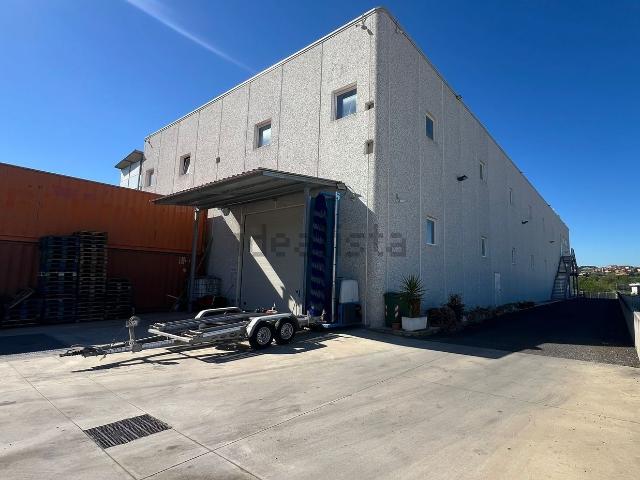 Capannone in affitto di 510 m² in Via Santa Maria le Quinte, 600