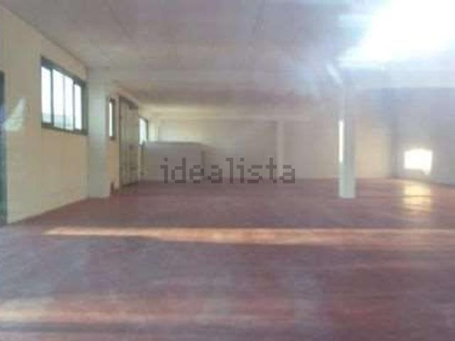 Capannone in affitto di 5200 m²