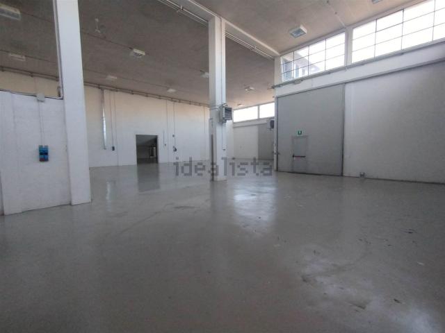 Capannone in affitto di 520 m²