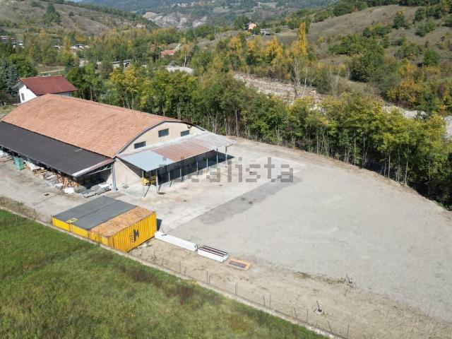 Capannone in affitto di 520 m² in Via Val Rossenna