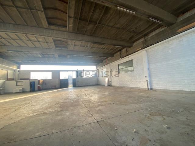 Capannone in affitto di 520 m² in Strada Rocca Grimalda, 39