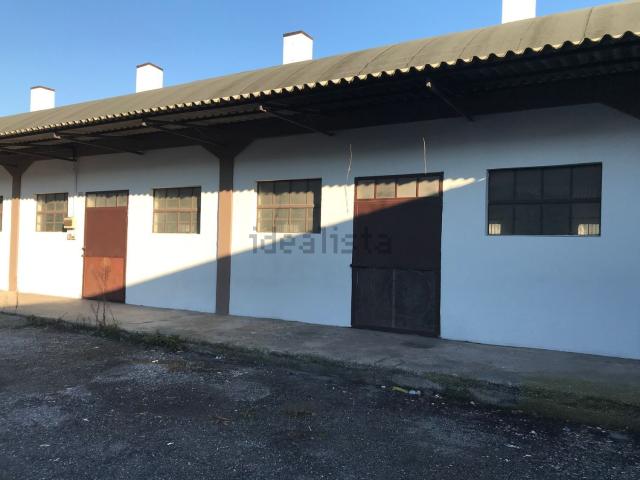 Capannone in affitto di 540 m² in Via Rassica, 27