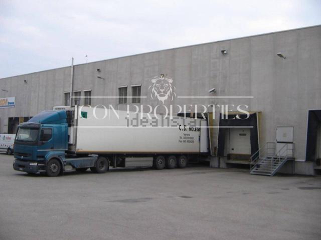 Capannone in affitto di 5420 m² in Via Famiglia Iona