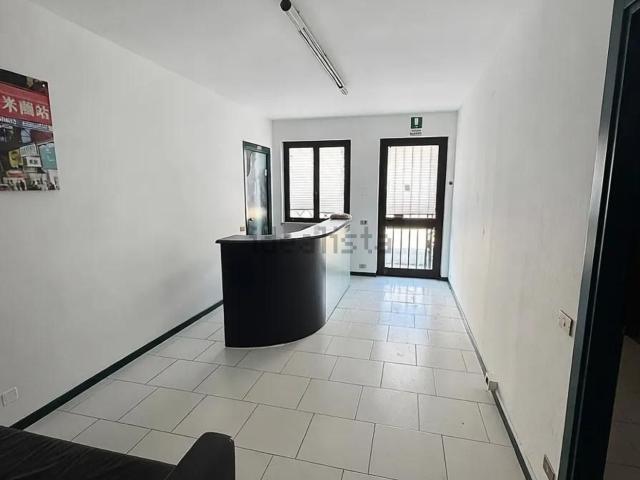 Capannone in affitto di 550 m² in Via Evangelista Torricelli