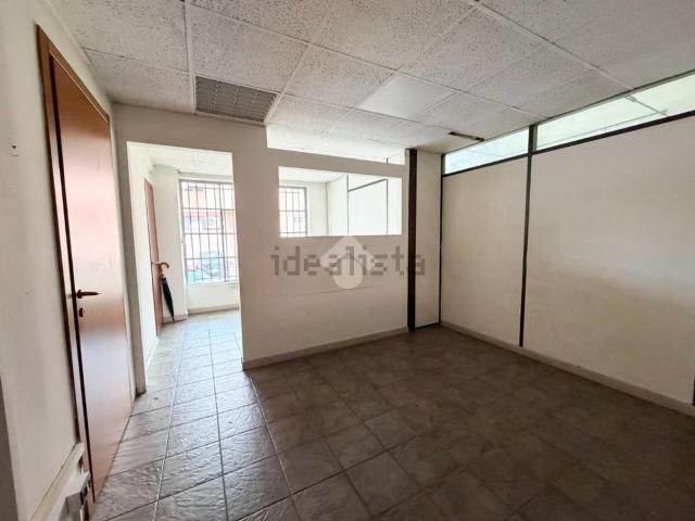 Capannone in affitto di 550 m² in Via Italia, 67