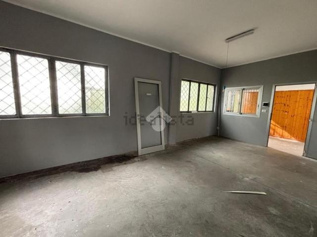 Capannone in affitto di 550 m² in Via San Marchese, 23