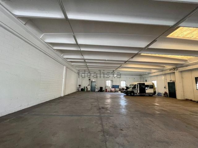 Capannone in affitto di 550 m² in Via San Polo