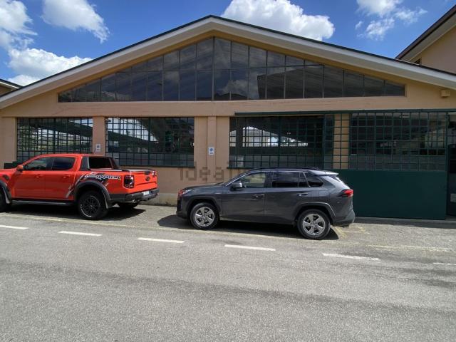 Capannone in affitto di 555 m² in Via Selvagreca, 17