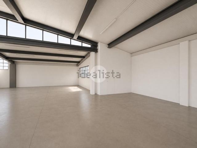 Capannone in affitto di 555 m² in Via Provinciale