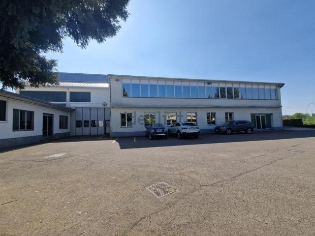 Capannone in affitto di 5670 m² in Via Dante Alighieri