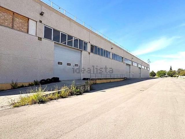 Capannone in affitto di 5700 m²