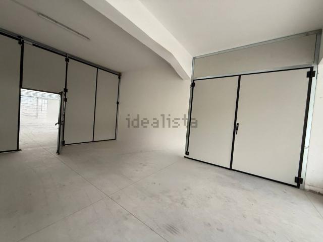 Capannone in affitto di 570 m² in Via Enrico Berlinguer