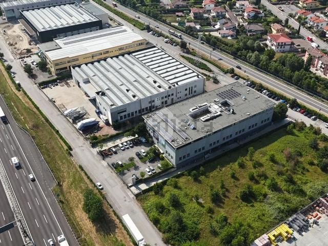Capannone in affitto di 570 m² in Via Marco Biagi, 1