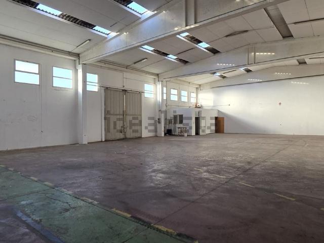 Capannone in affitto di 580 m²