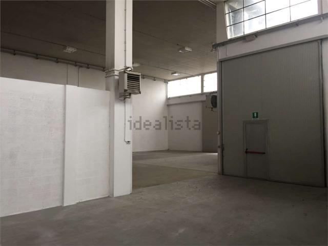 Capannone in affitto di 590 m² in Via Cavalcavia