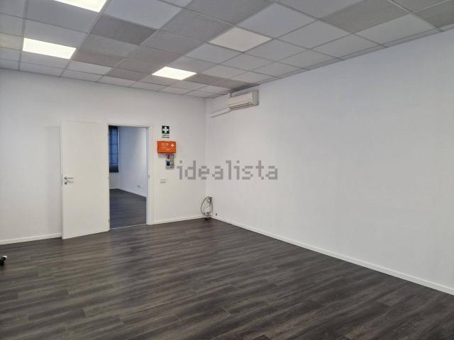Capannone in affitto di 590 m² in Via Divisione Acqui