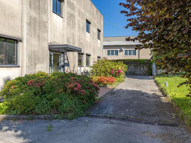 Capannone in affitto di 600 m²