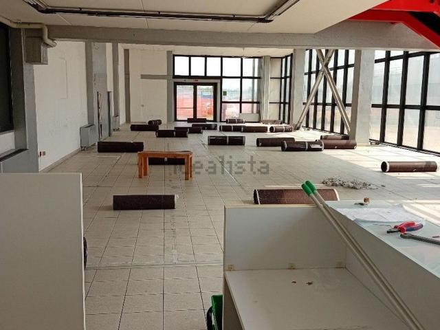 Capannone in affitto di 600 m²