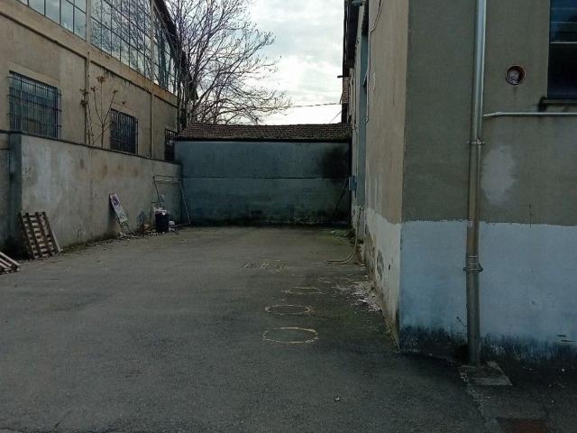 Capannone in affitto di 600 m²