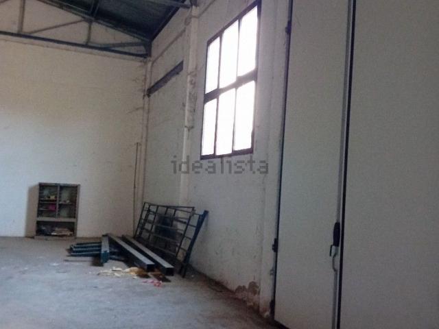 Capannone in affitto di 600 m²
