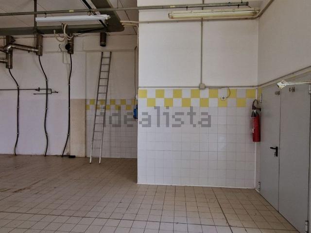 Capannone in affitto di 600 m²
