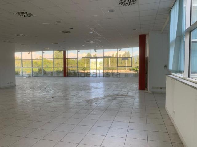 Capannone in affitto di 600 m² in Via dei Ramai