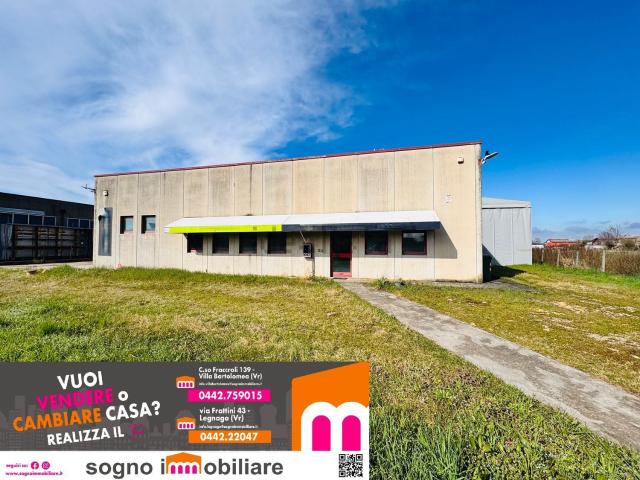Capannone in affitto di 600 m² in Via dell&apos Industria, 18