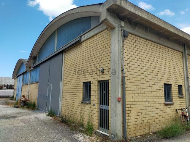 Capannone in affitto di 600 m² in Via Di Vittorio, 6