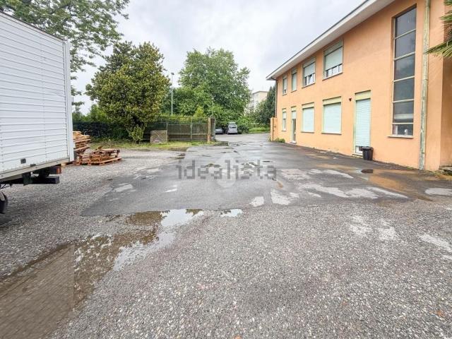 Capannone in affitto di 600 m² in Via E. de Marchi, 9
