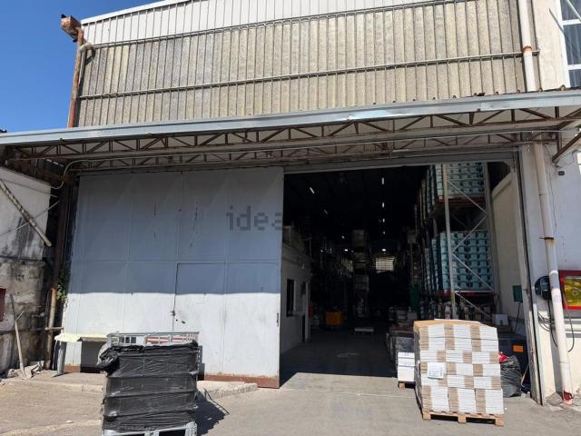 Capannone in affitto di 600 m² in Via Indipendenza