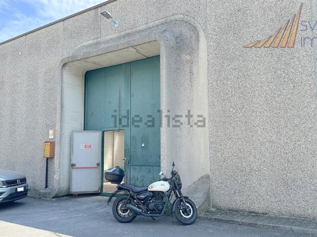 Capannone in affitto di 600 m² in Via Monte Cervino, 66