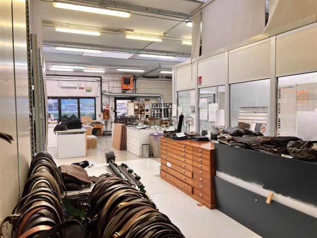 Capannone in affitto di 600 m² in Via Mario Idiomi, 1