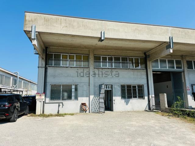 Capannone in affitto di 600 m² in Via Sardegna, 12