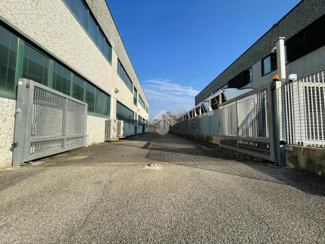 Capannone in affitto di 600 m² in Via Sergio Ramelli, 20