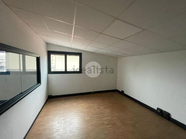 Capannone in affitto di 600 m² in Via Roma