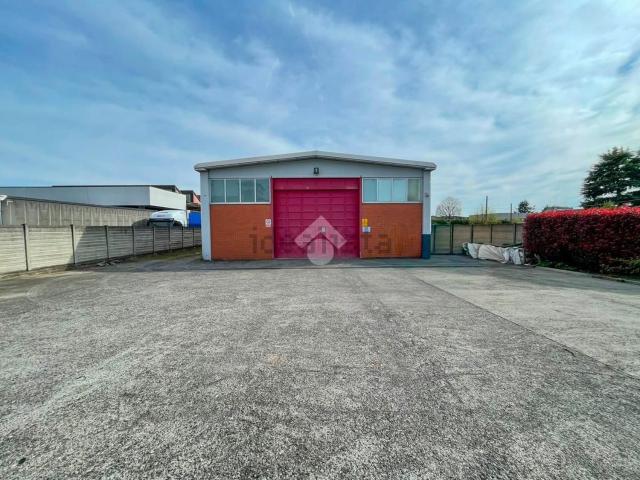 Capannone in affitto di 600 m² in Via Vicenza, 17