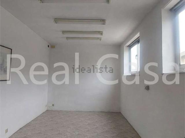 Capannone in affitto di 610 m² in Strada Nazionale Canaletto Sud