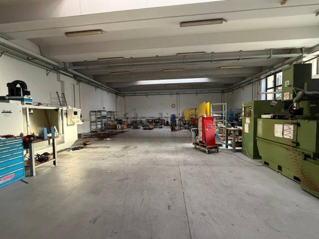 Capannone in affitto di 613 m² in Via Ludovico Lazzaro Zamenhof