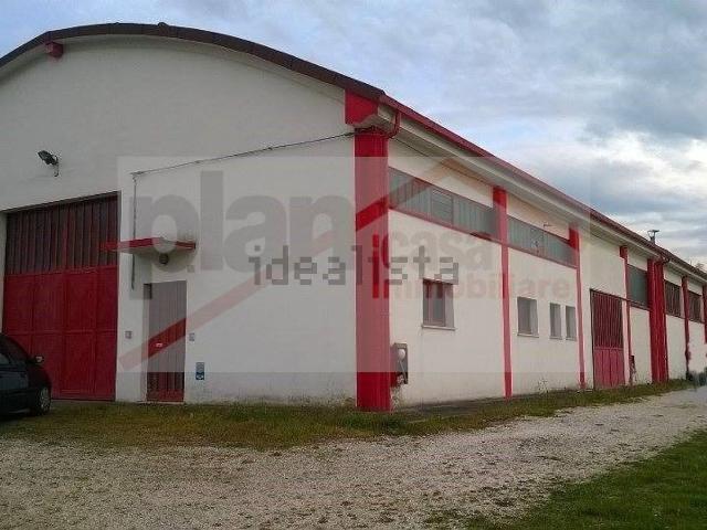 Capannone in affitto di 620 m²