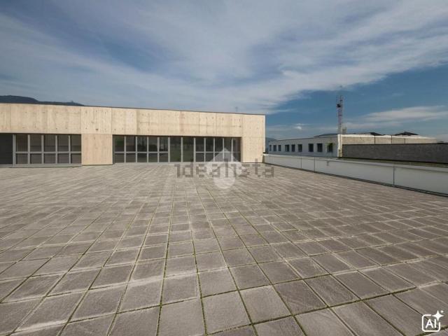 Capannone in affitto di 620 m² in Via Buffalora, 2